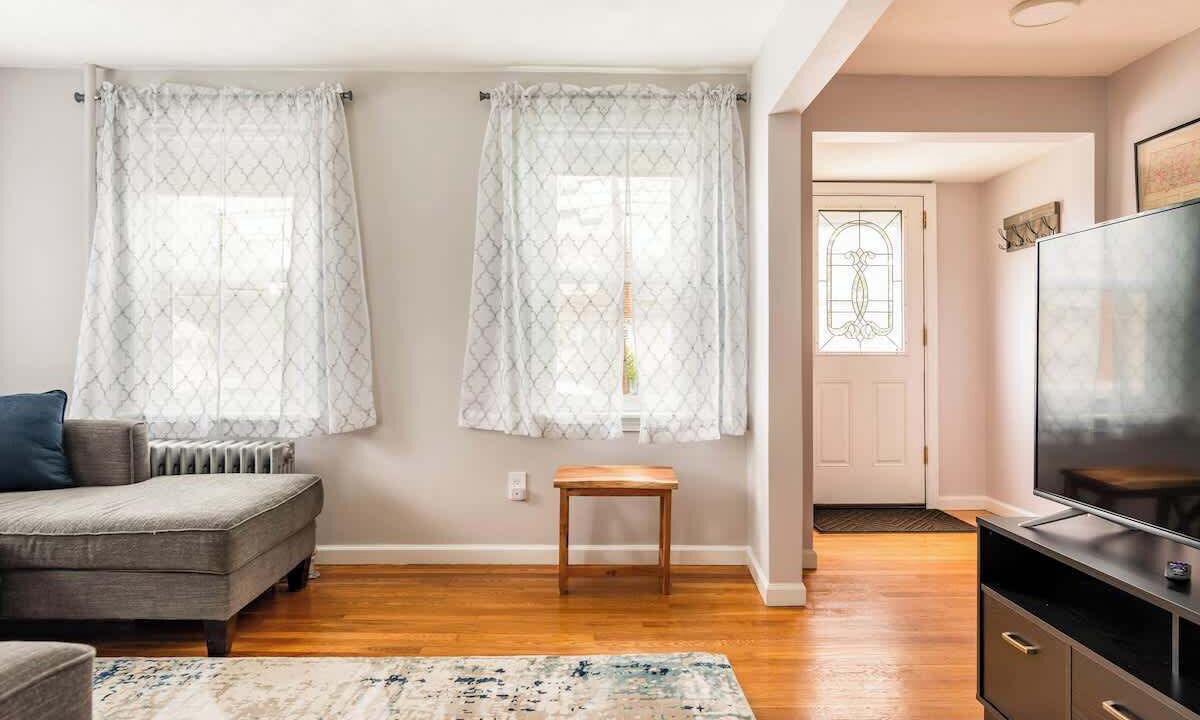 Photo of Livingroom in Woburn