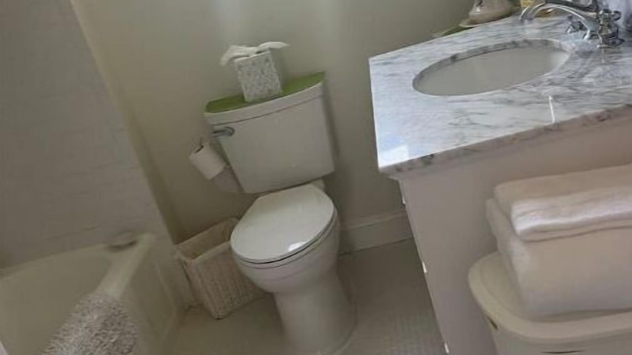 Photo of Bathroom in Bellevue Avenue Historic District