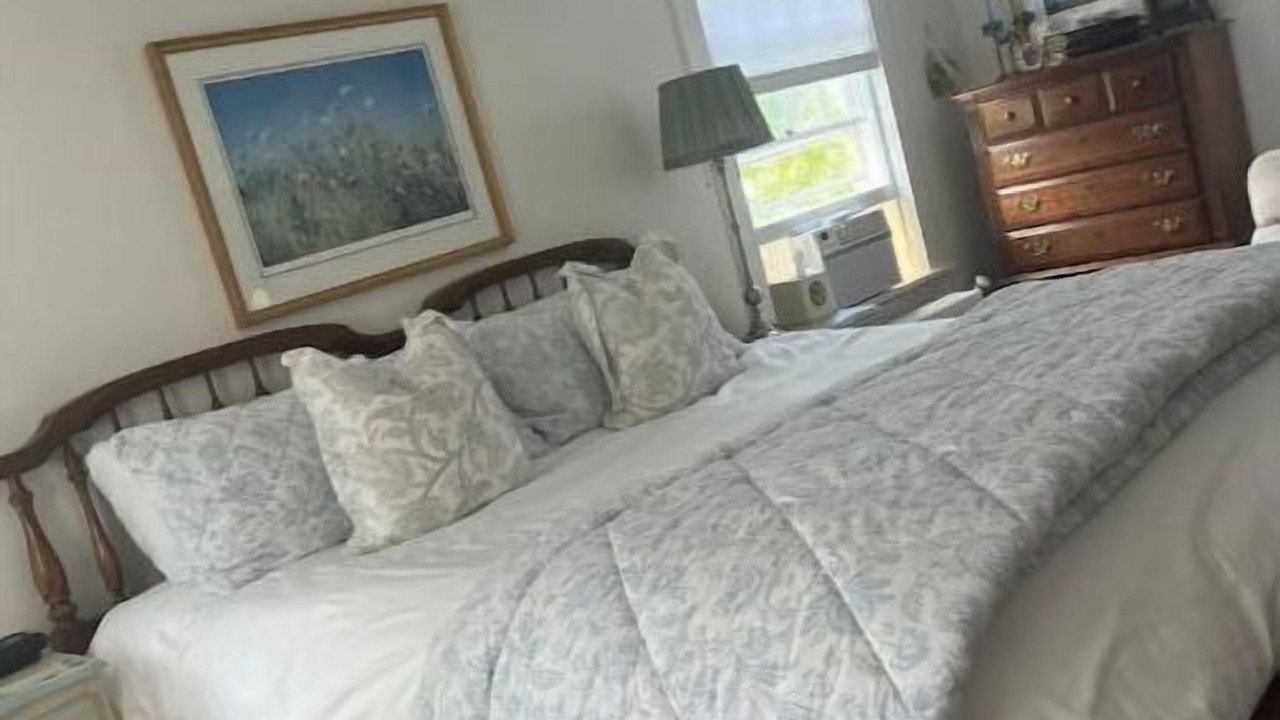 Photo of Bedroom in Bellevue Avenue Historic District