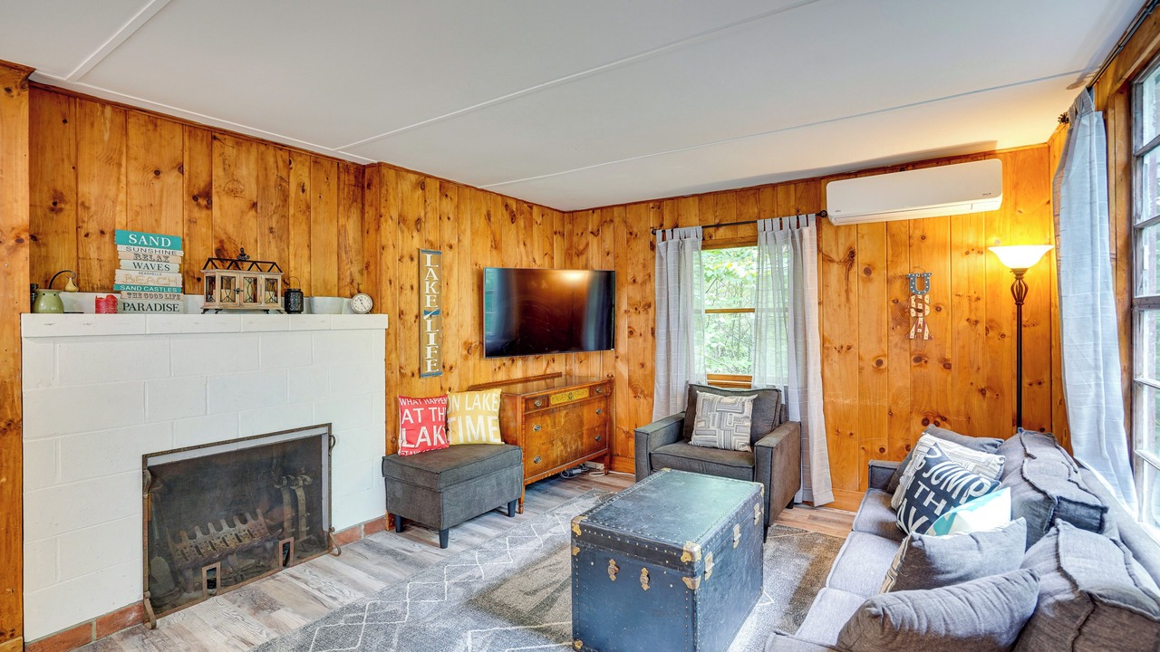 Photo of Bedroom in Monterey