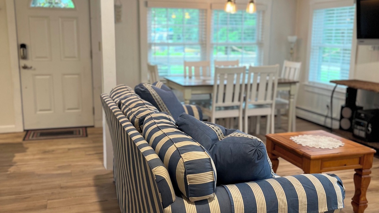 Photo of Livingroom in West Yarmouth