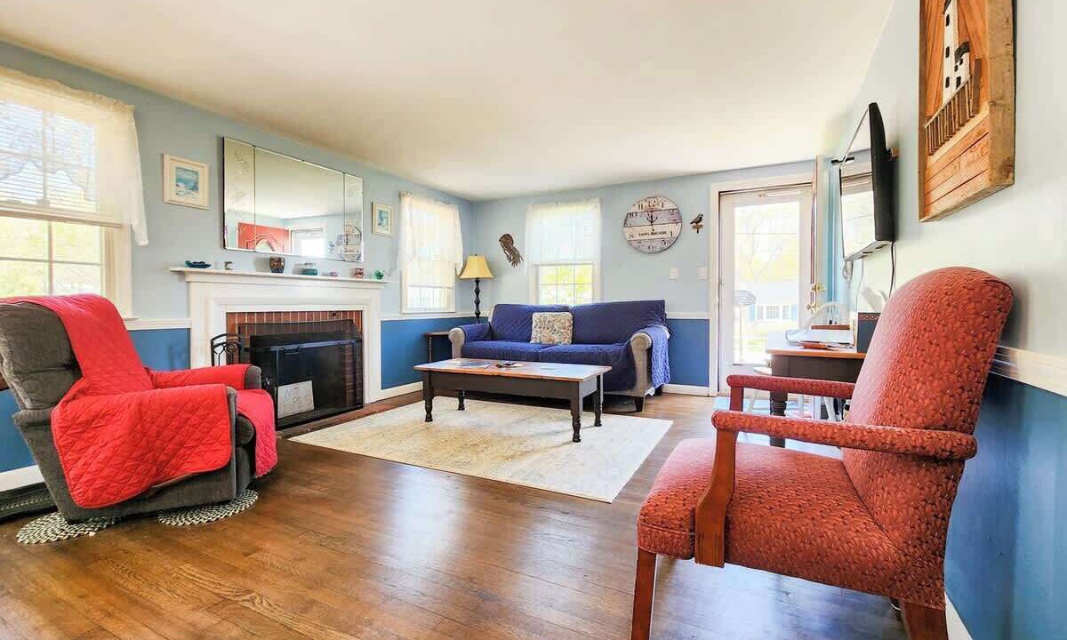 Photo of Livingroom in West Yarmouth
