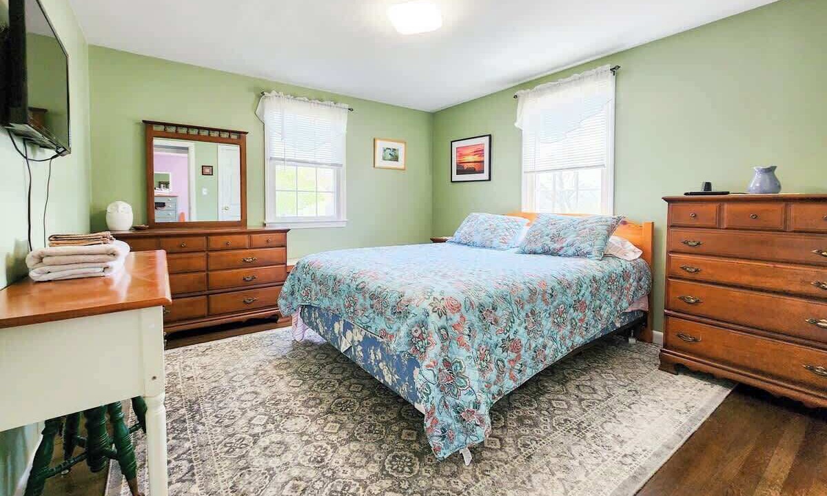 Photo of Bedroom in West Yarmouth