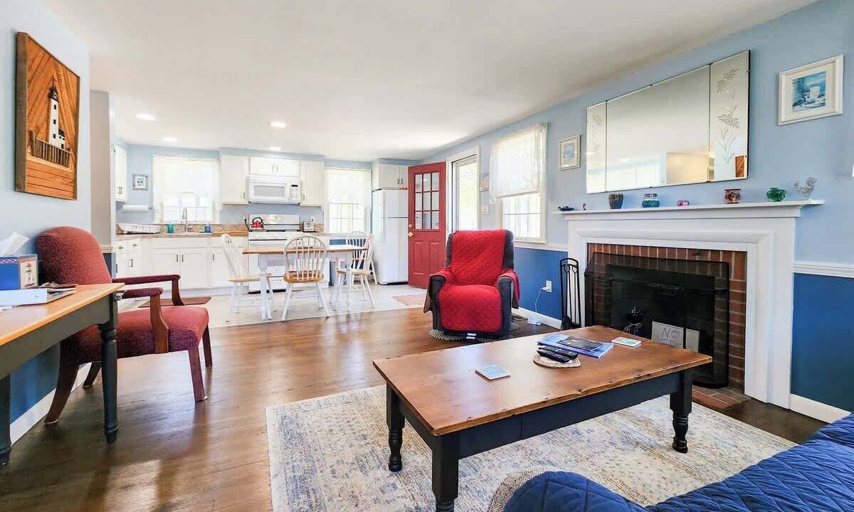 Photo of Livingroom in West Yarmouth