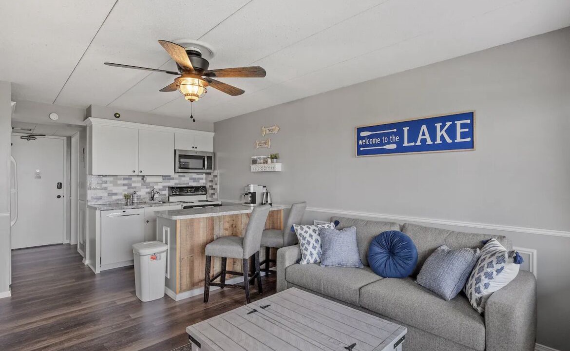Photo of Livingroom in Weirs Beach