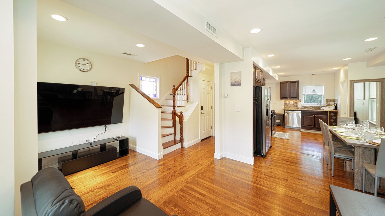Photo of Livingroom in Neponset - Port Norfolk