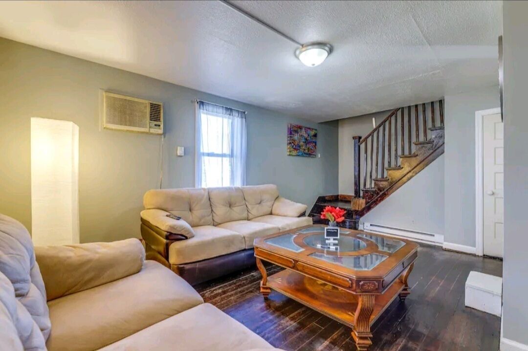 Photo of Livingroom in East Hartford
