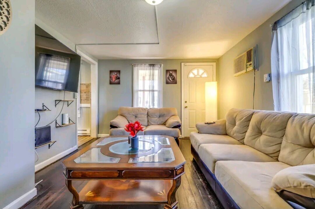 Photo of Livingroom in East Hartford