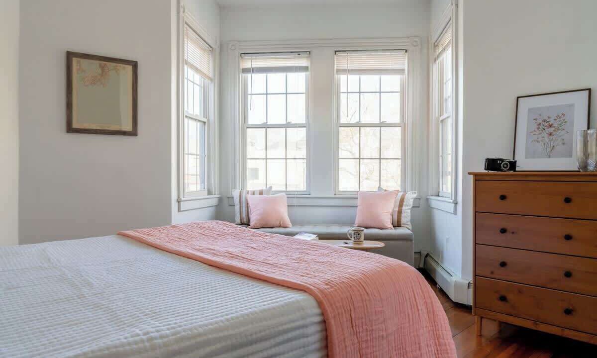 Photo of Bedroom in Off Broadway