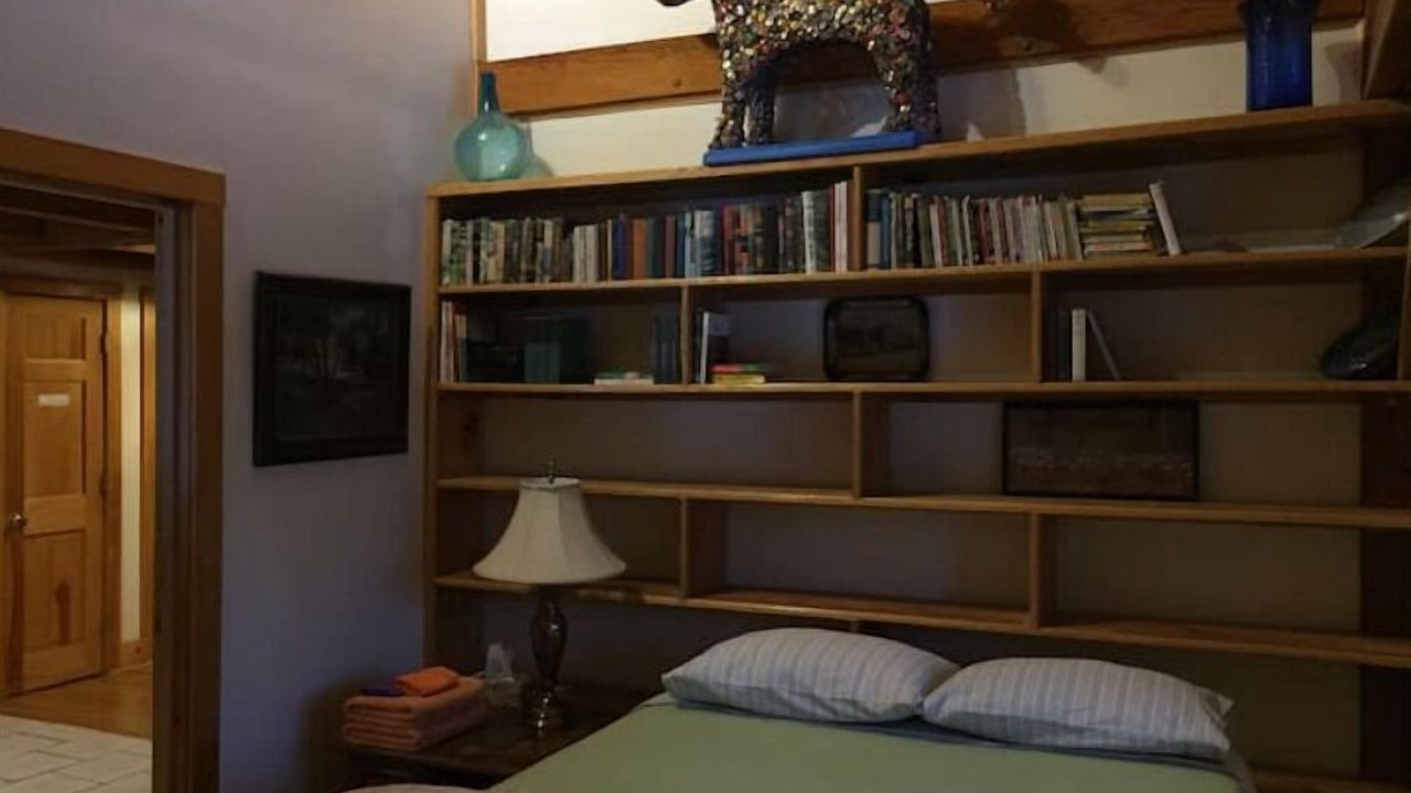 Photo of Bedroom in New Salem