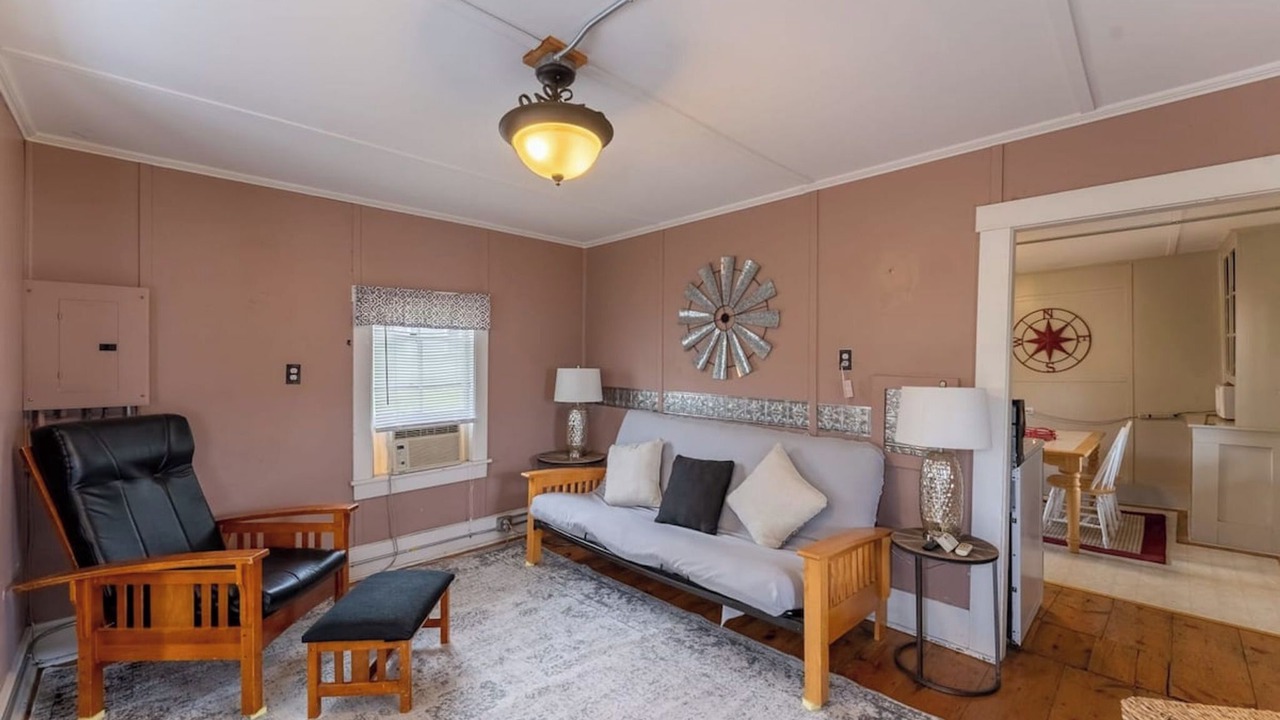 Photo of Livingroom in Weirs Beach