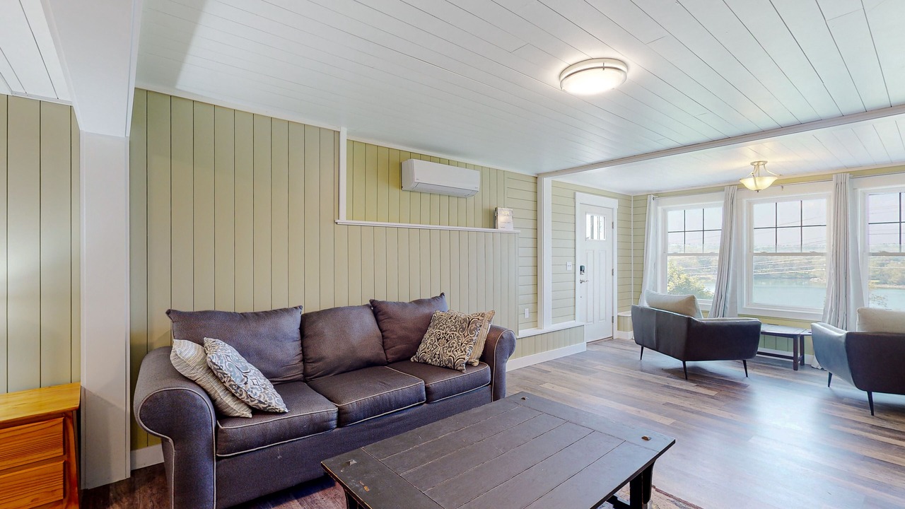 Photo of Livingroom in Bayville