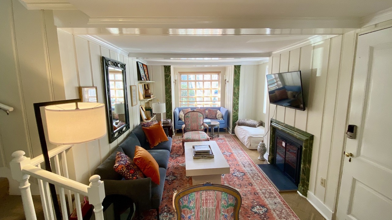Photo of Livingroom in Historic Hill