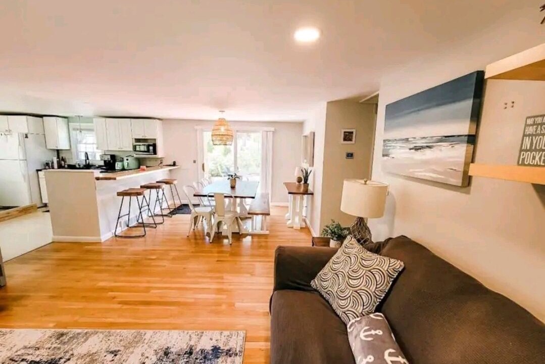 Photo of Livingroom in West Yarmouth