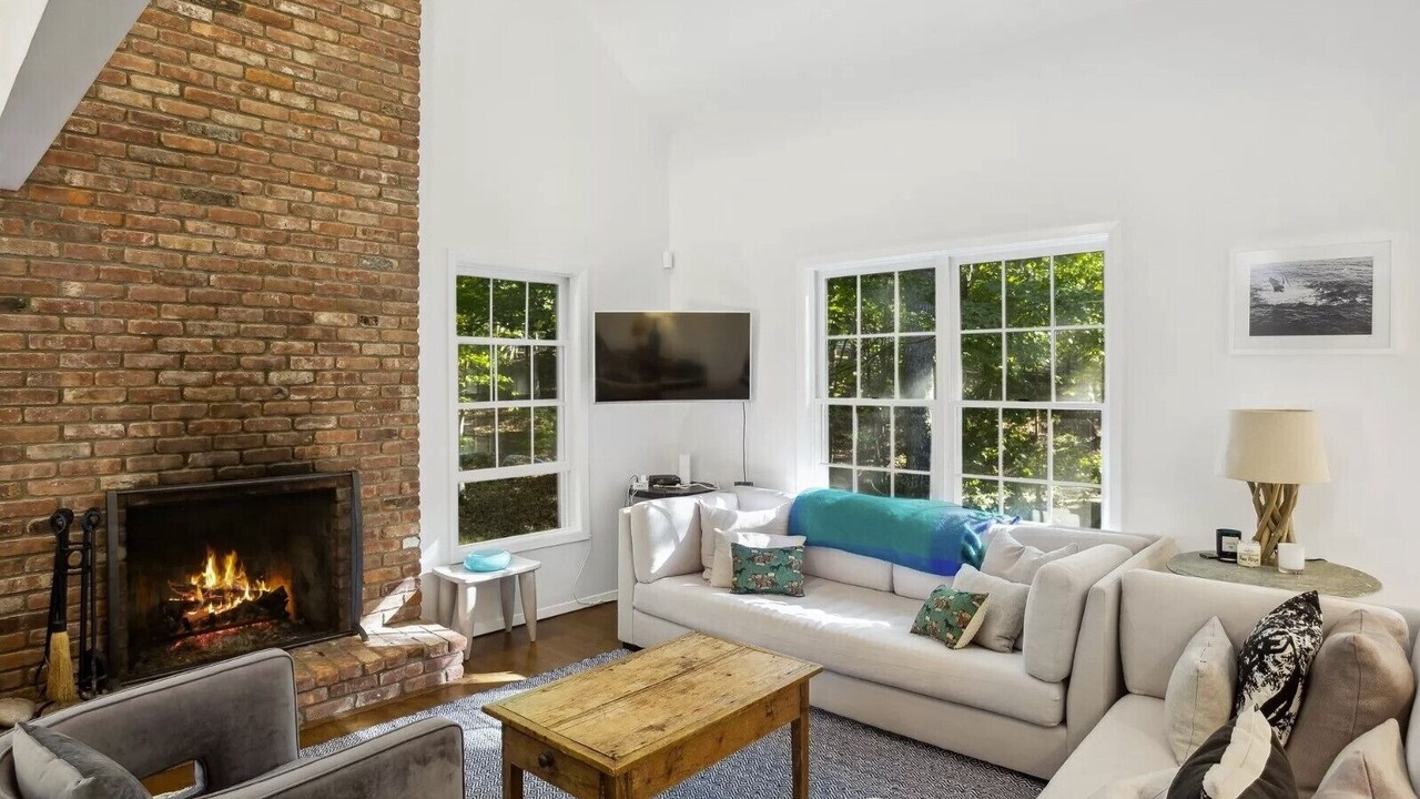 Photo of Livingroom in Amagansett North