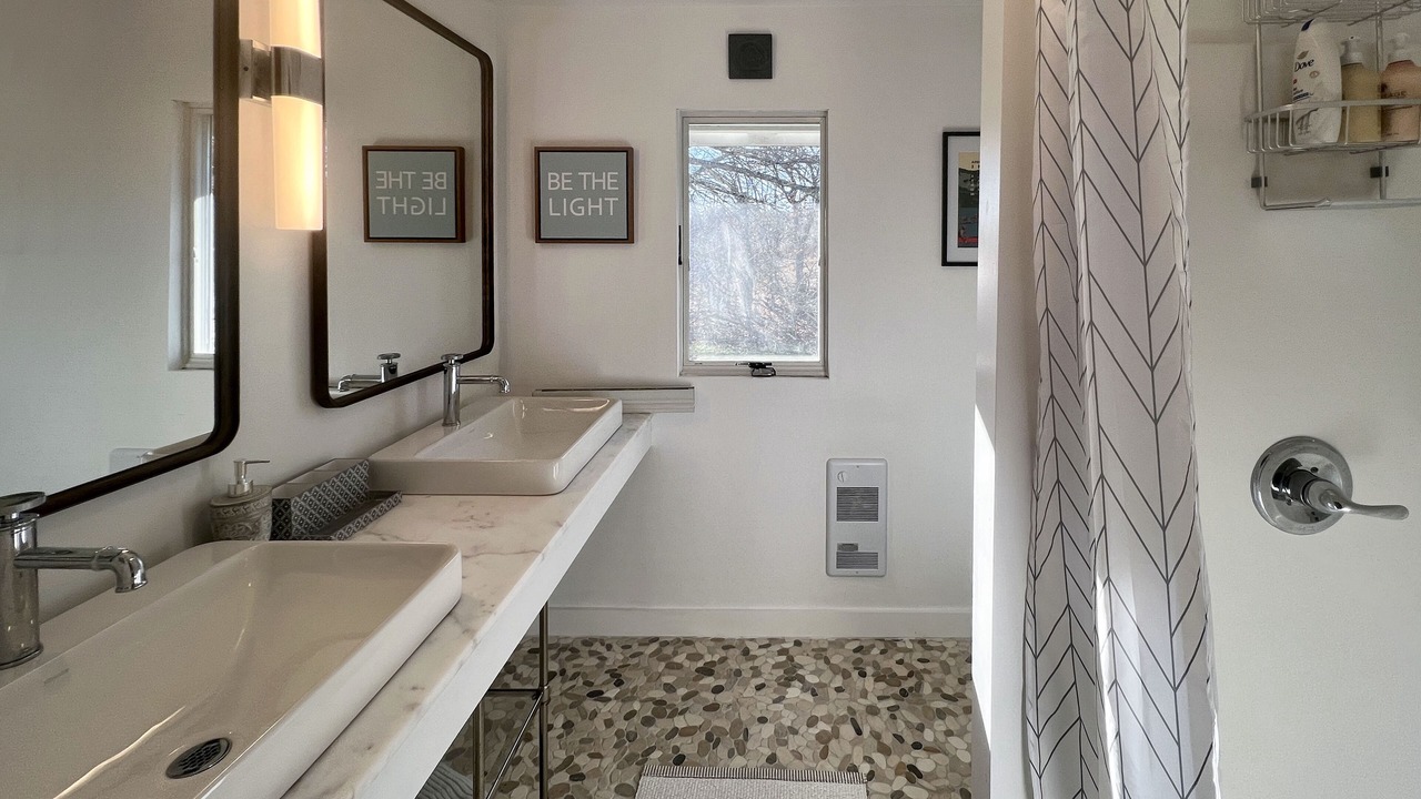 Photo of Bathroom in Mid-Coast and Islands