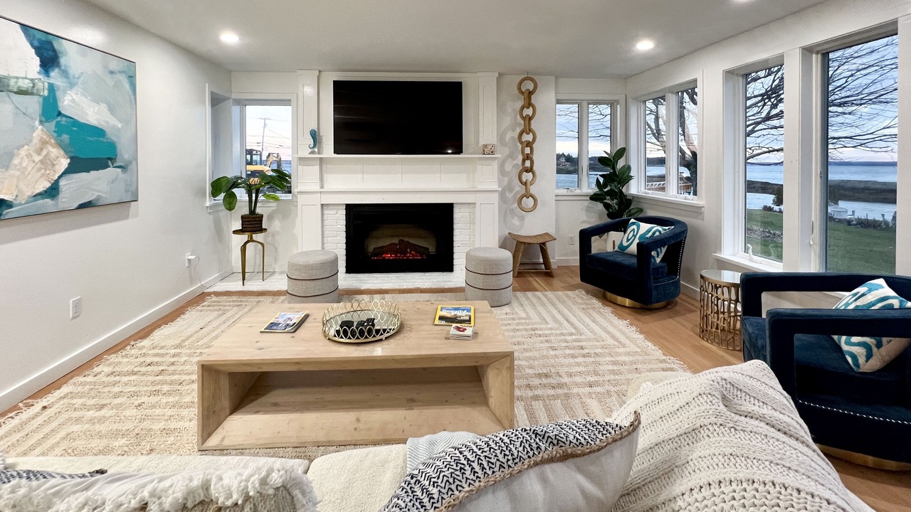 Photo of Livingroom in Mid-Coast and Islands