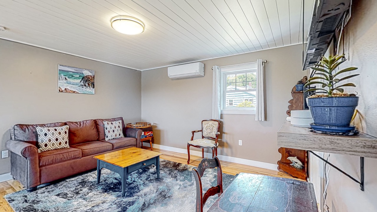 Photo of Livingroom in Bayville