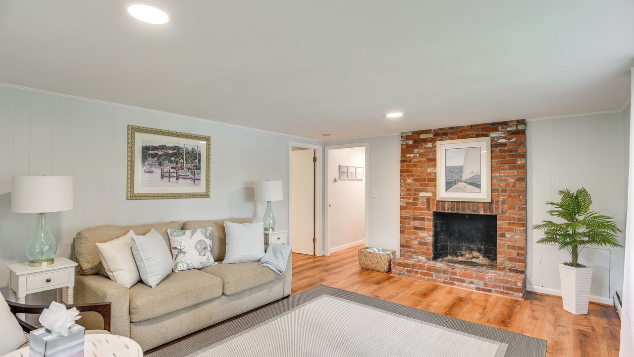 Photo of Livingroom in Newport East