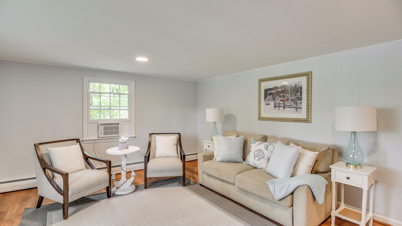 Photo of Livingroom in Newport East