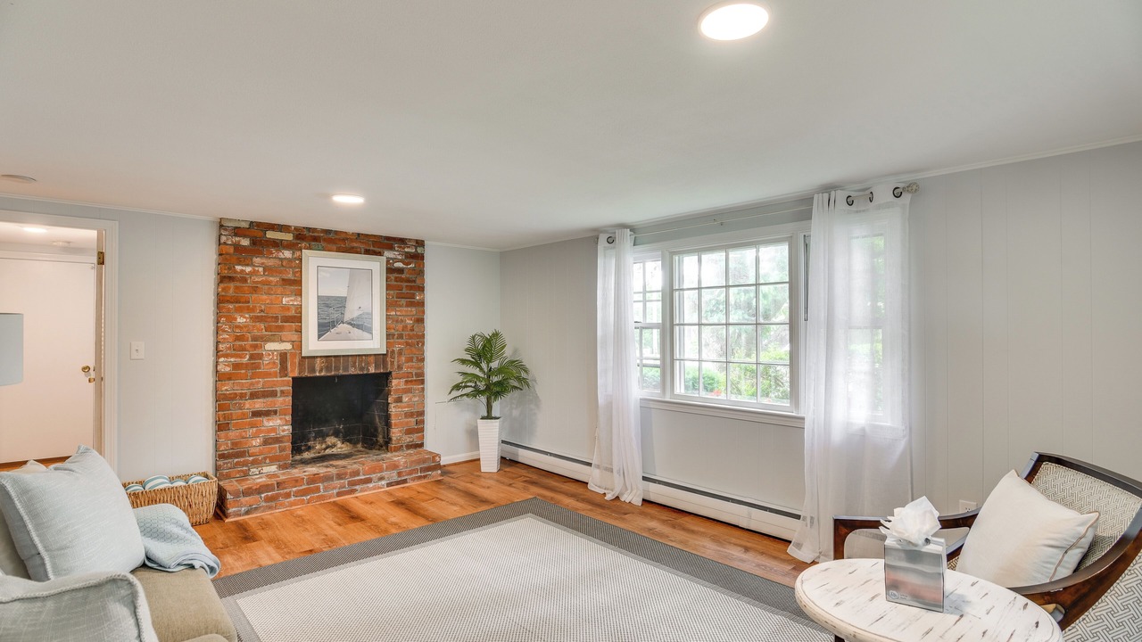 Photo of Livingroom in Newport East