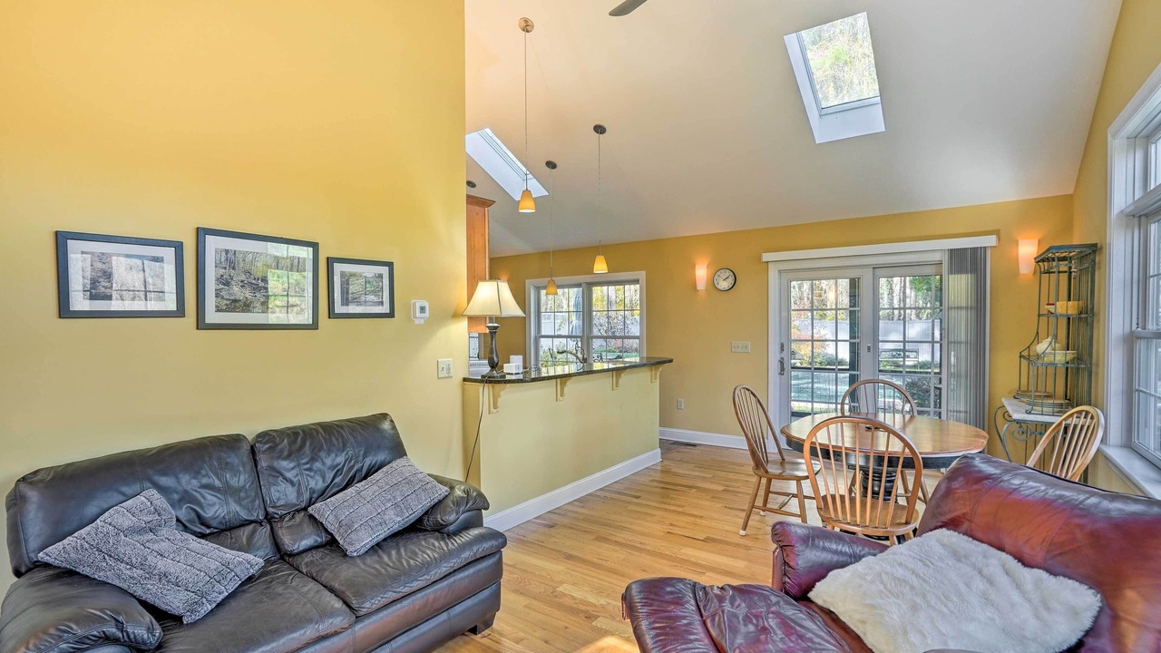 Photo of Livingroom in Lenox
