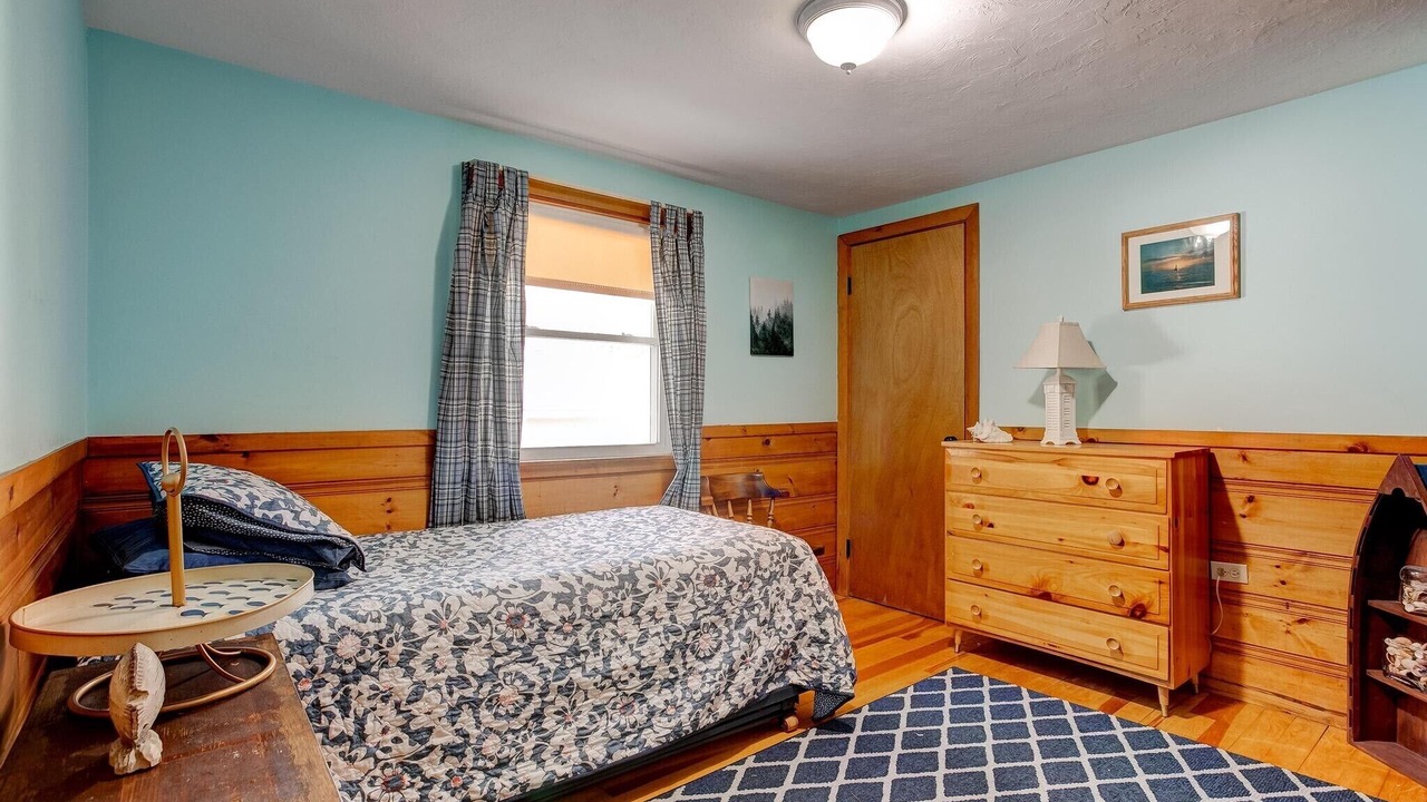 Photo of Bedroom in Moultonborough