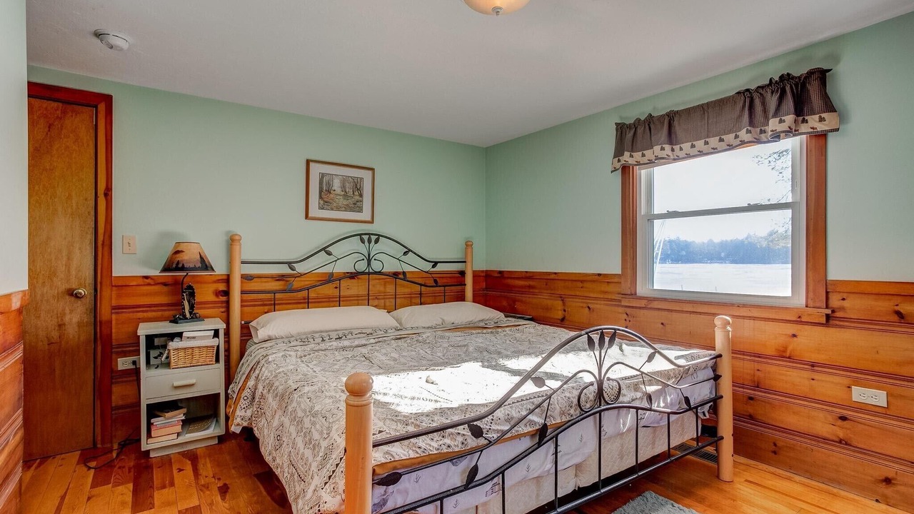 Photo of Bedroom in Moultonborough