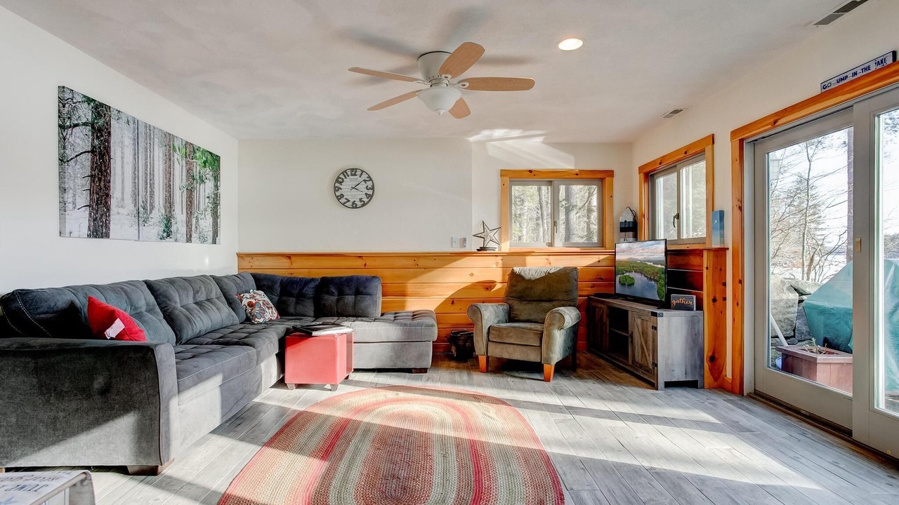 Photo of Livingroom in Moultonborough