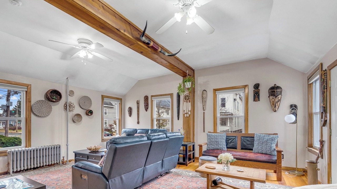 Photo of Livingroom in Wallingford Center
