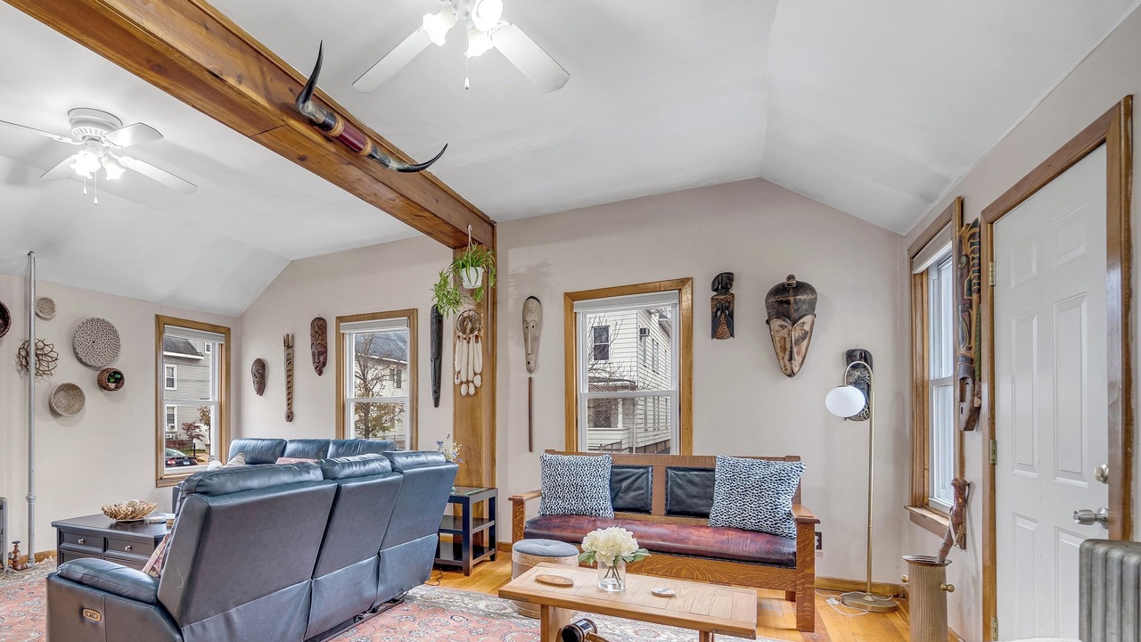 Photo of Livingroom in Wallingford Center