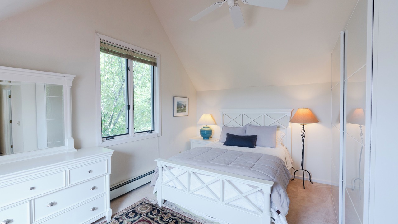 Photo of Bedroom in Stowe Hollow