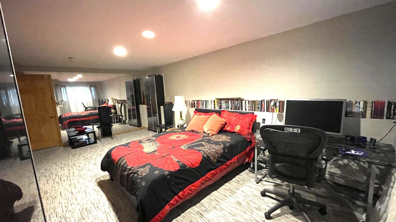 Photo of Bedroom in Fort Lee