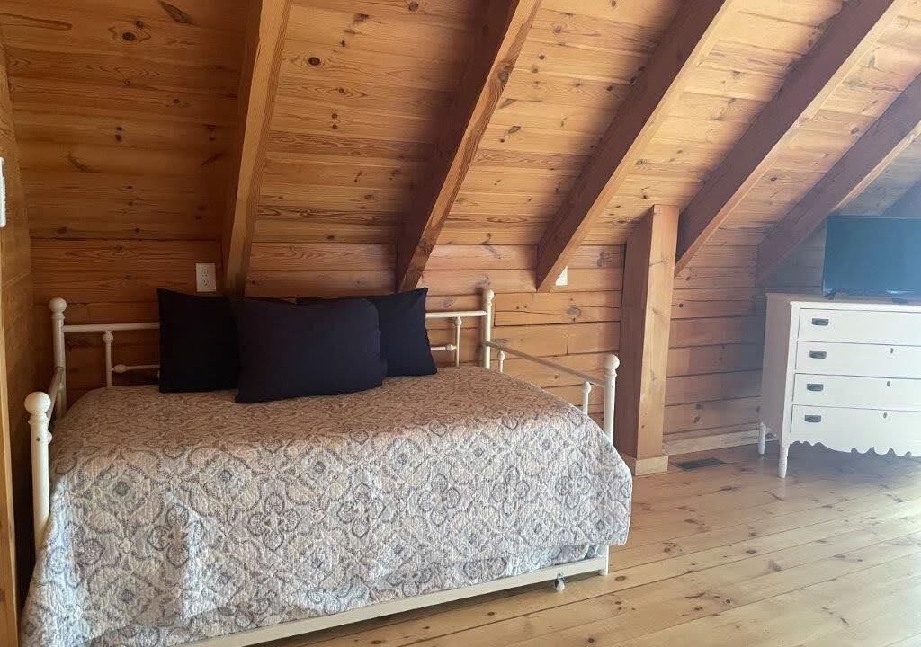 Photo of Bedroom in Oakland