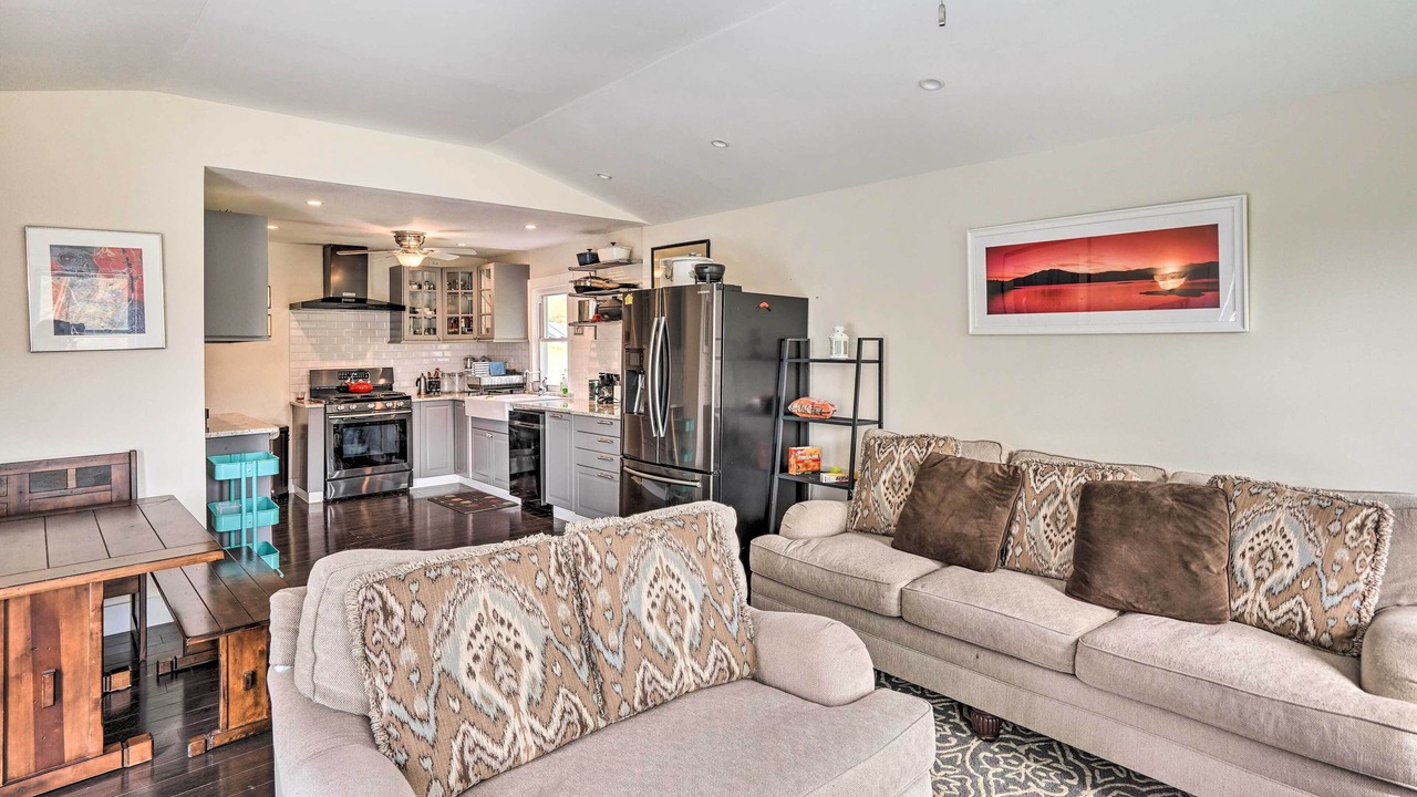 Photo of Livingroom in Edgewood