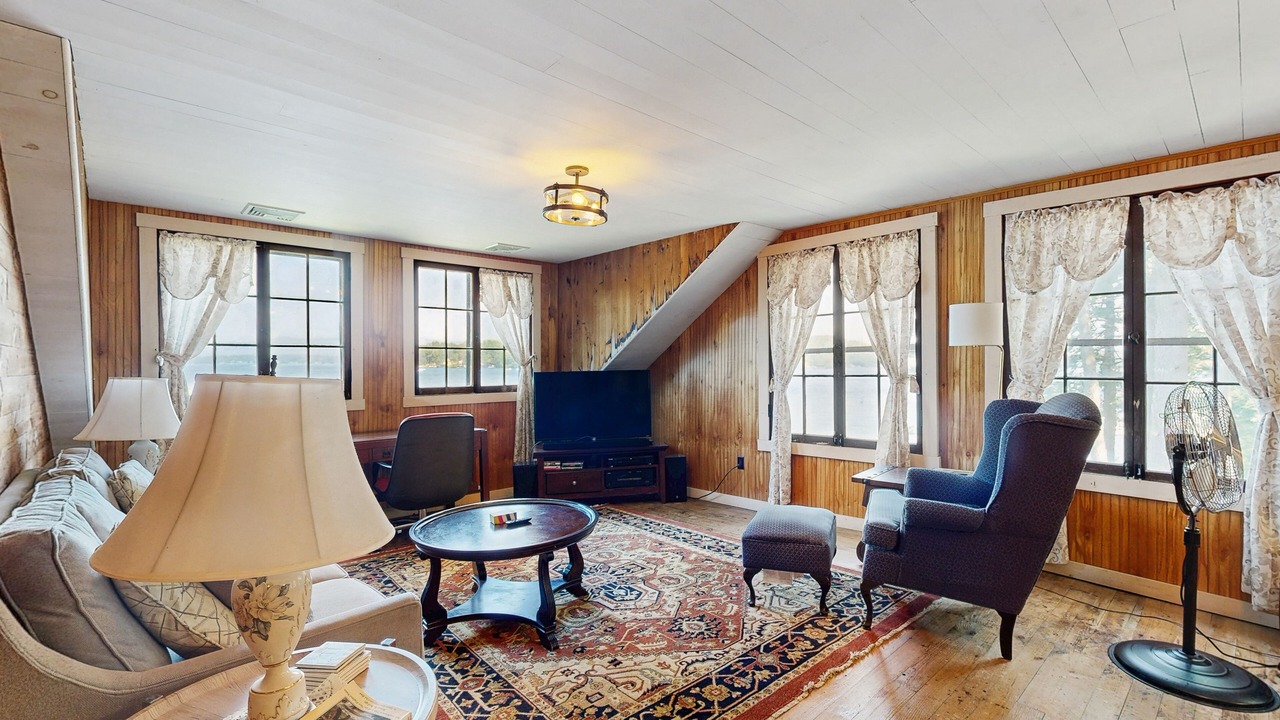 Photo of Livingroom in Meredith