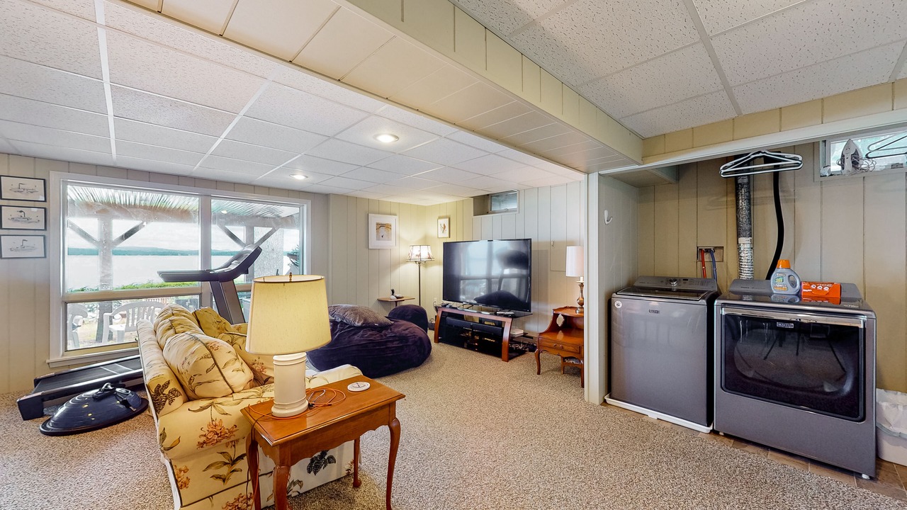 Photo of Livingroom in Alton Bay