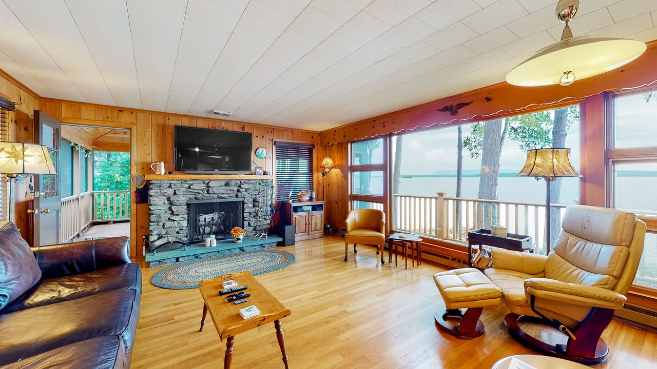 Photo of Livingroom in Alton Bay