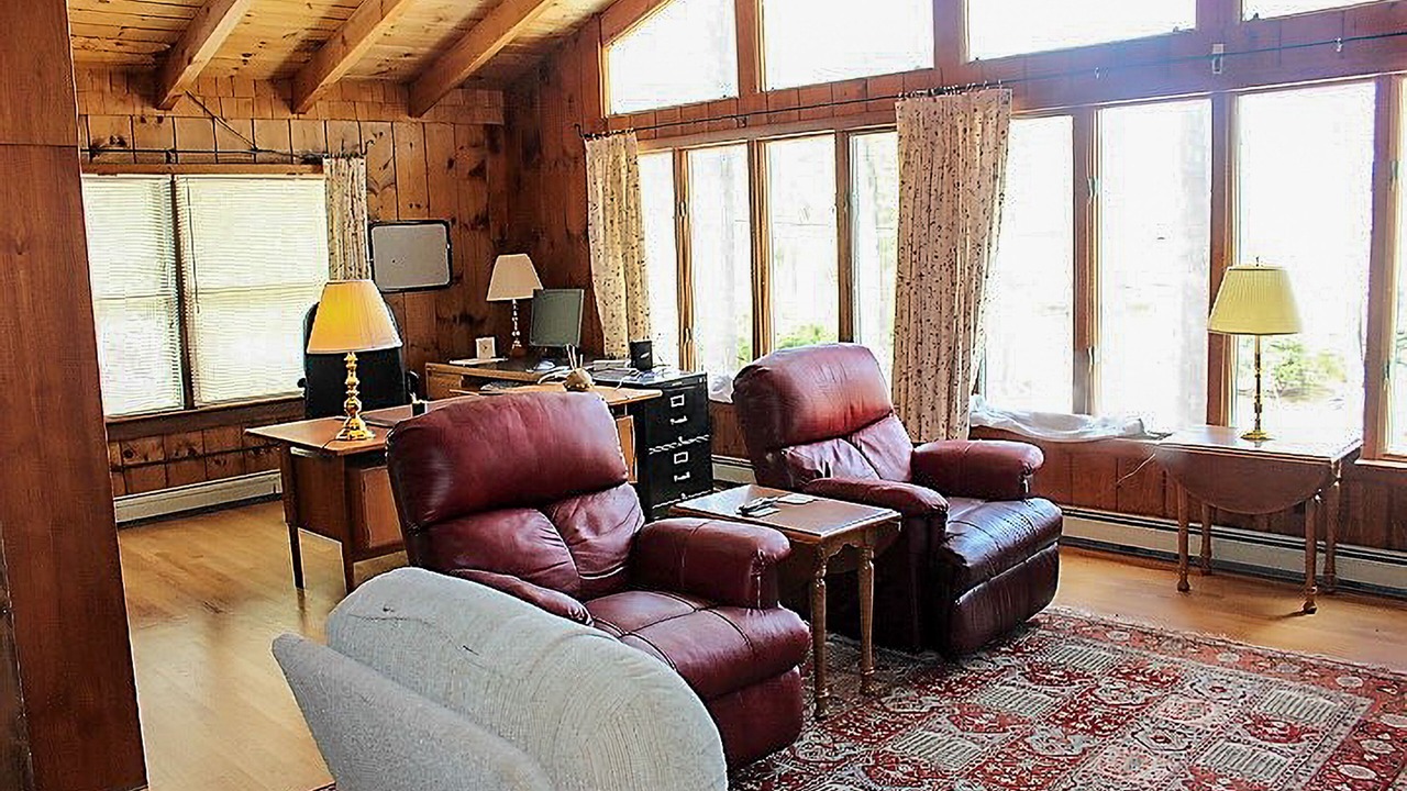 Photo of Livingroom in Alton