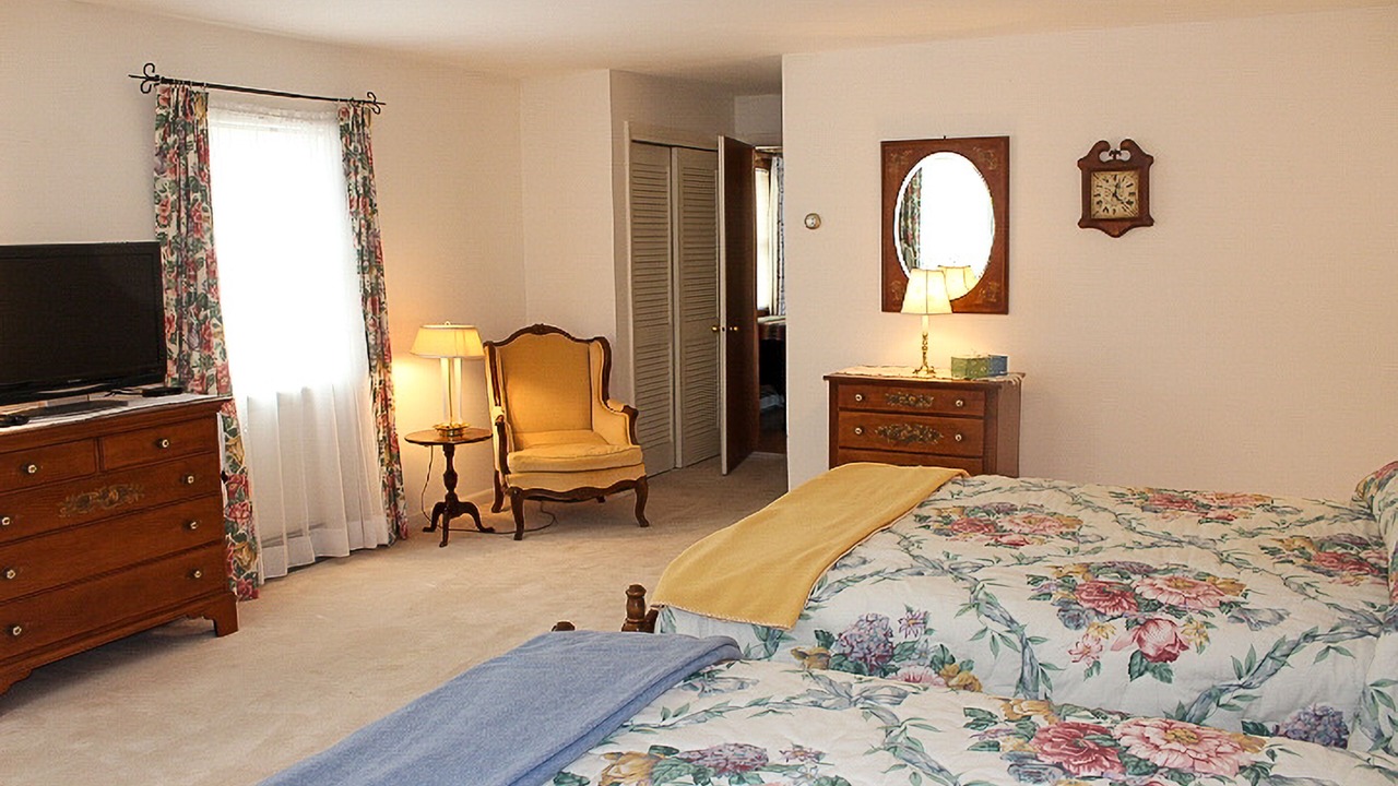 Photo of Bedroom in Alton