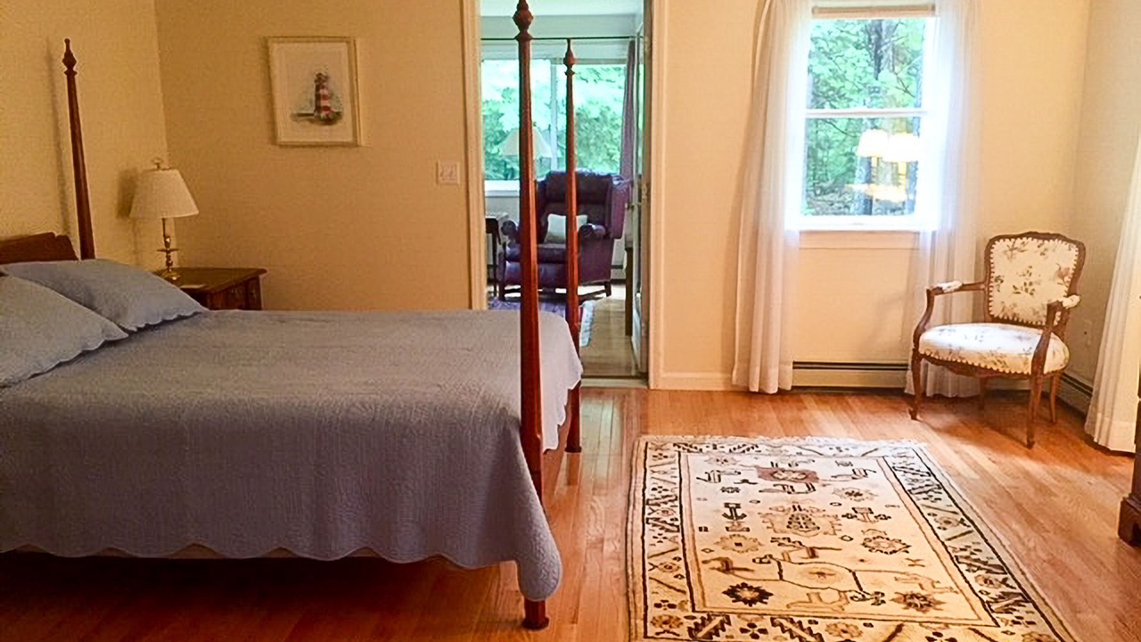 Photo of Bedroom in Alton