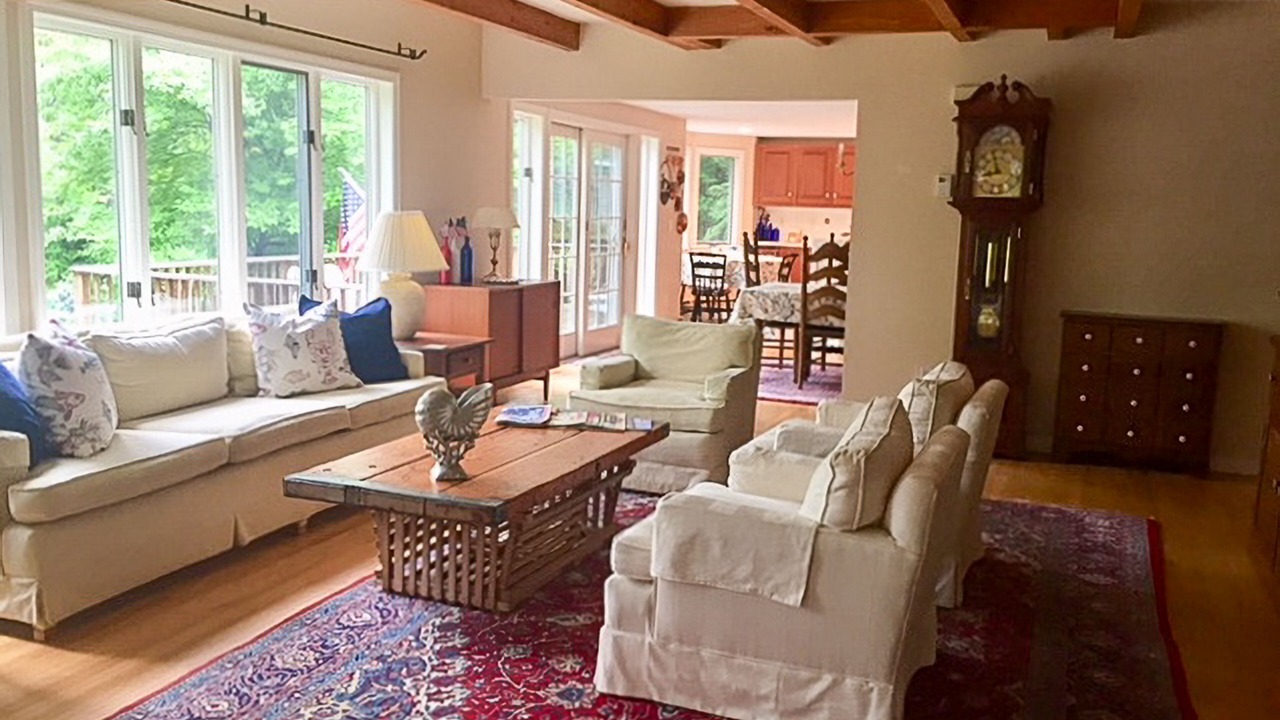 Photo of Livingroom in Alton