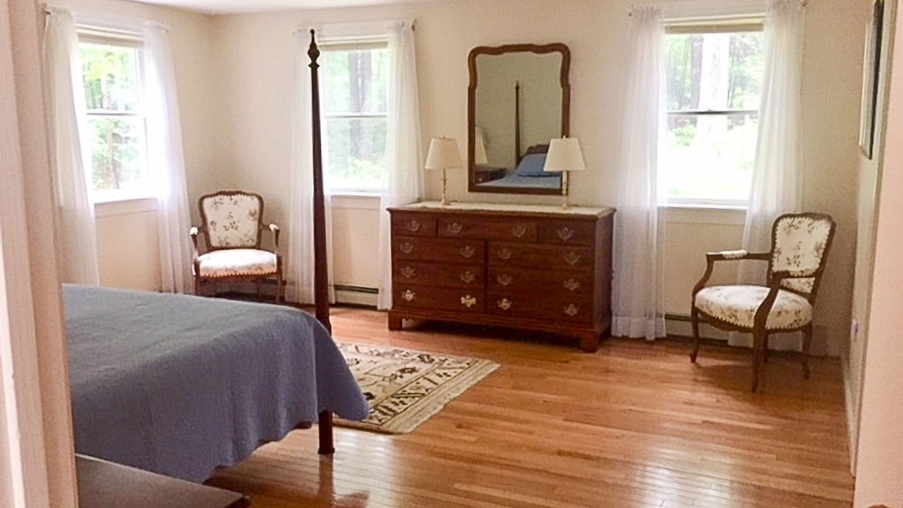 Photo of Bedroom in Alton