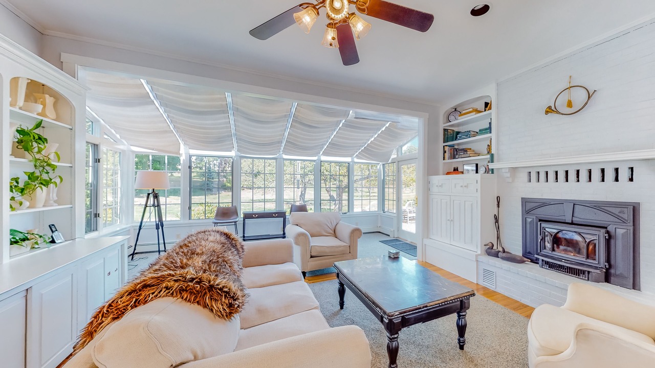 Photo of Livingroom in Mid-Coast and Islands
