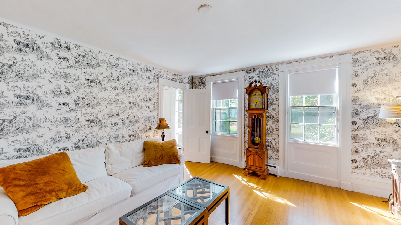 Photo of Livingroom in Mid-Coast and Islands