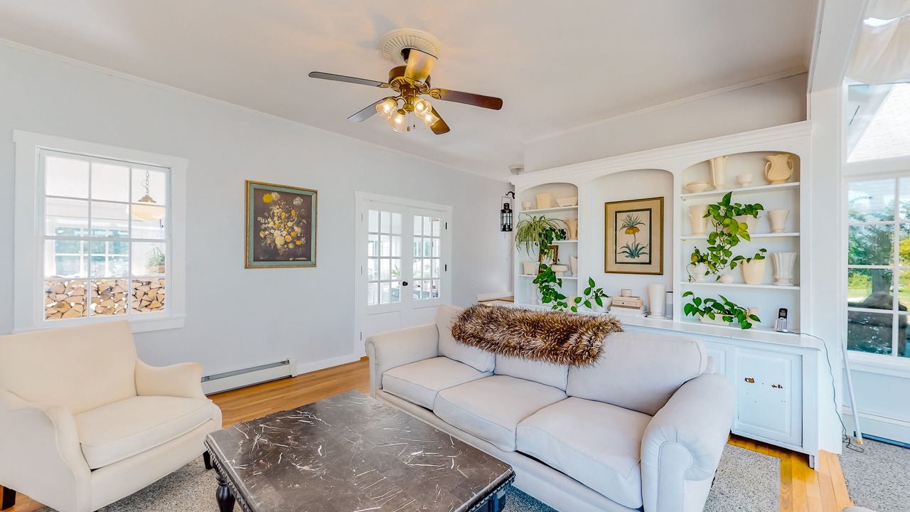 Photo of Livingroom in Mid-Coast and Islands