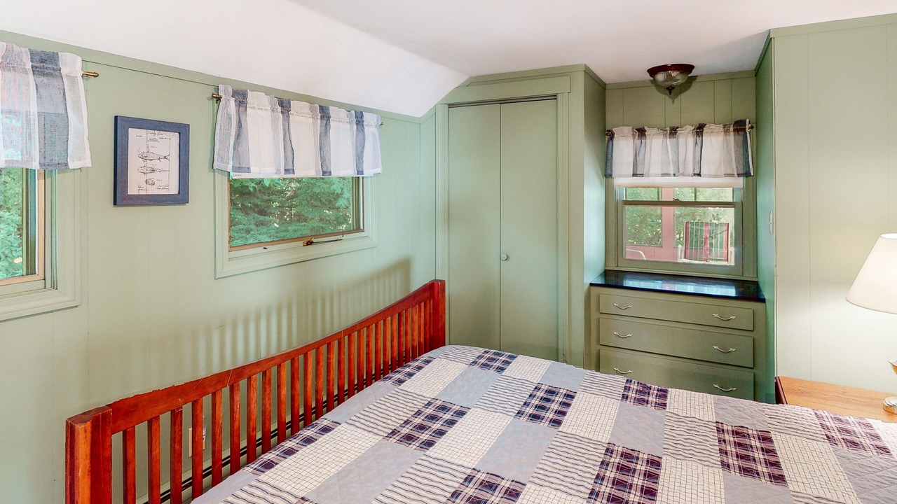 Photo of Bedroom in Moultonborough