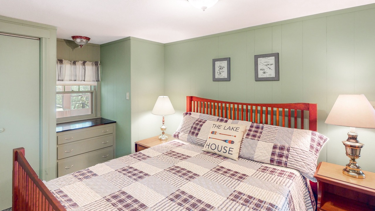 Photo of Bedroom in Moultonborough
