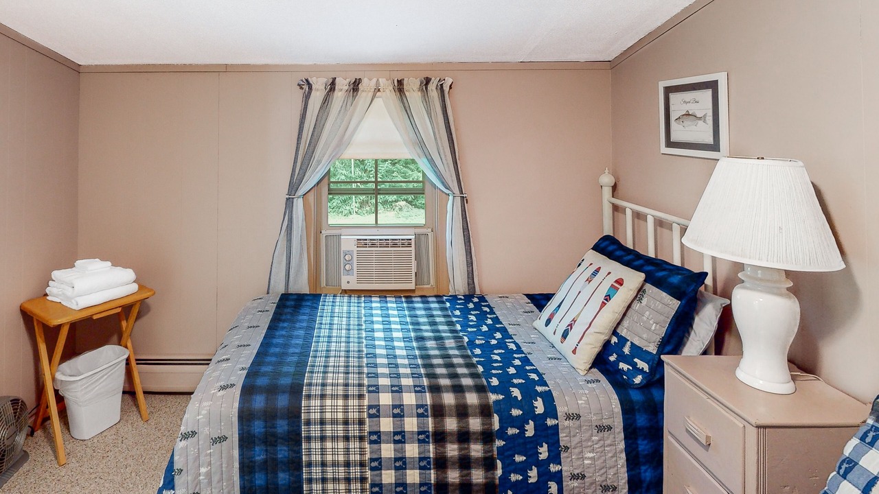 Photo of Bedroom in Moultonborough
