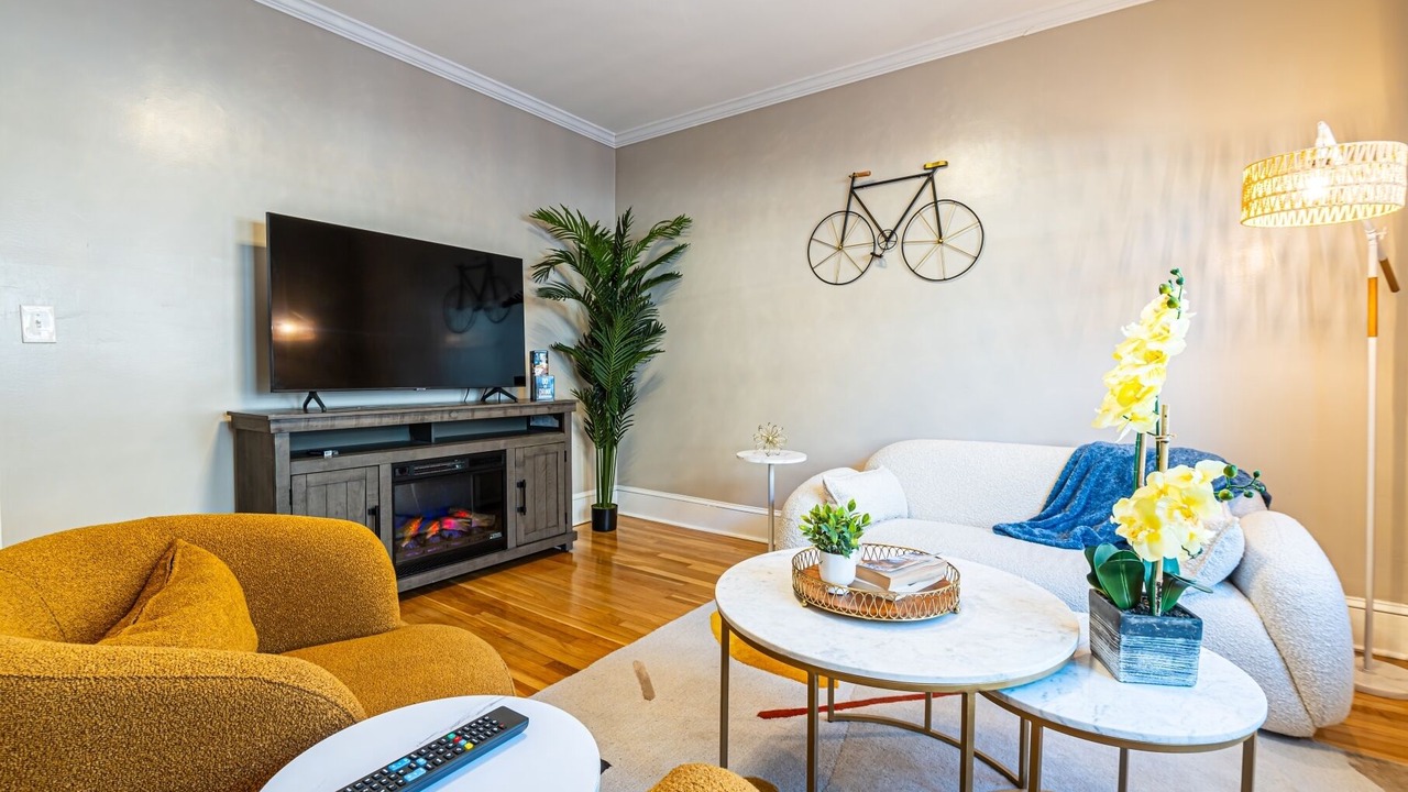 Photo of Livingroom in Ashmont